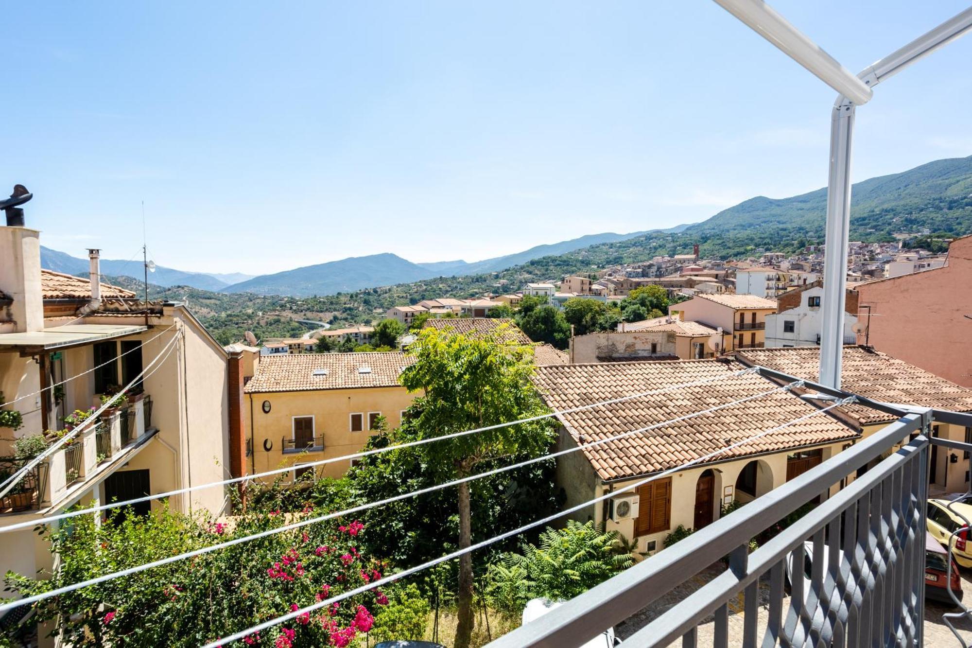 Porta San Paolo House Lejlighedshotel Castelbuono  Eksteriør billede