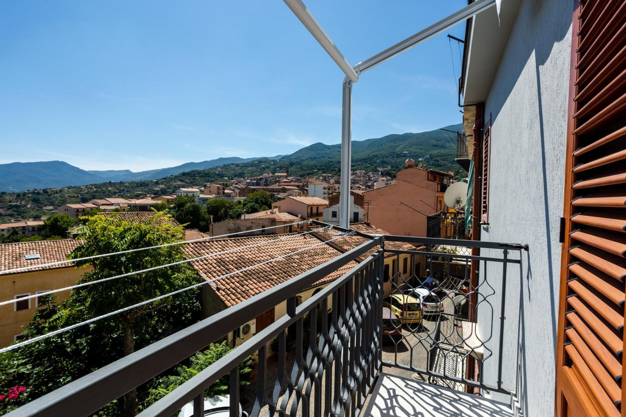 Porta San Paolo House Lejlighedshotel Castelbuono  Eksteriør billede